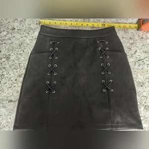Suede Like Mini Skirt Size Med Black